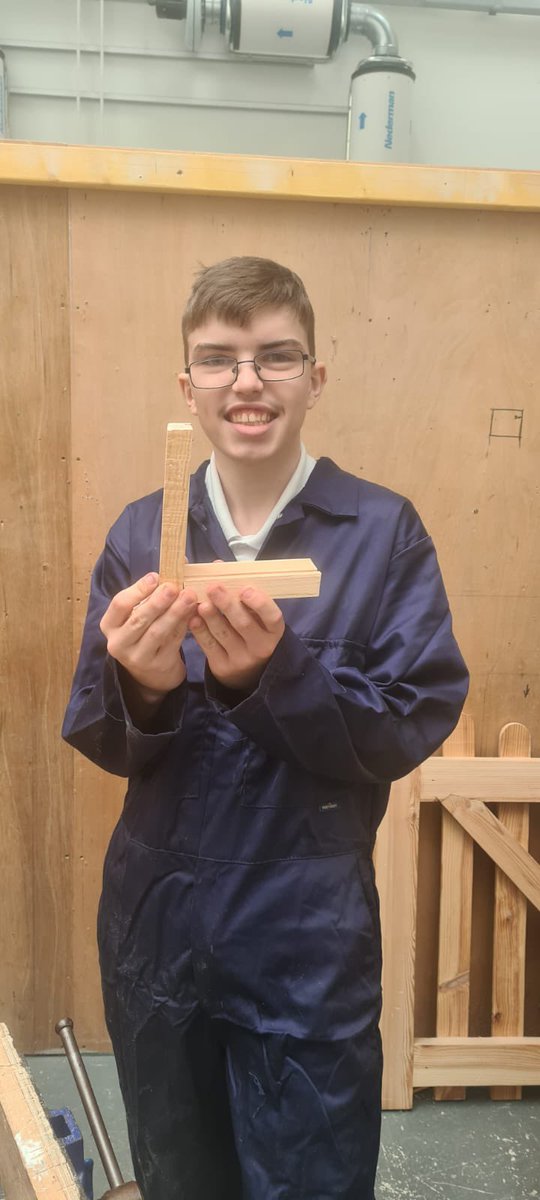 AlloaEASN's tweet image. Ryan and James are participating in hands on activities in the workshop on the Workstart course at college. Today they were working with wood, learning practical skills that are important in woodworking trades. #workstart @AlloaAcademySH @AlloaAcademy @AlloaTechy