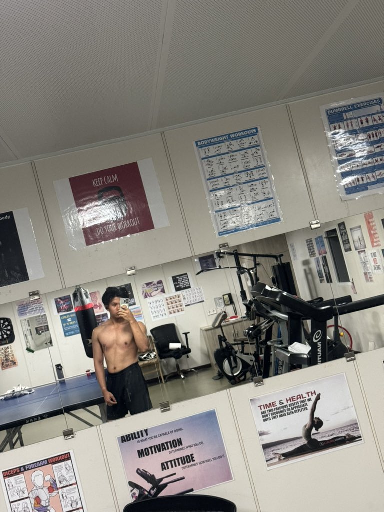 maxstlee's tweet photo. the thing about motivation is that it can manifest in diffrent emotions

do it even if you are doing it from something that makes you feel sad, nostalgic, or even broken. ayay https://t.co/wxNpVM8VJJ
