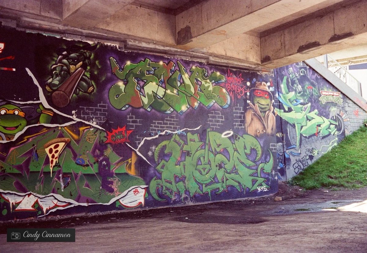 Cindy_Cinnamon's tweet photo. Qu’est-ce que cette photo vous inspire? 

Cindy Cinnamon Photographie
https://t.co/g7SV9Jswl2
Rollei B35
Flic Film Vision3 500T 

#graffiti  #KodakVision3 #ECN2 #Murale #Classic #Rollei #RolleiB35 #35mm #FlicFilm #ColorFilm #FlicFilm #Kodak #Vision3 #Vision3500T #Quebec #Canada https://t.co/Z8qIQIMOic