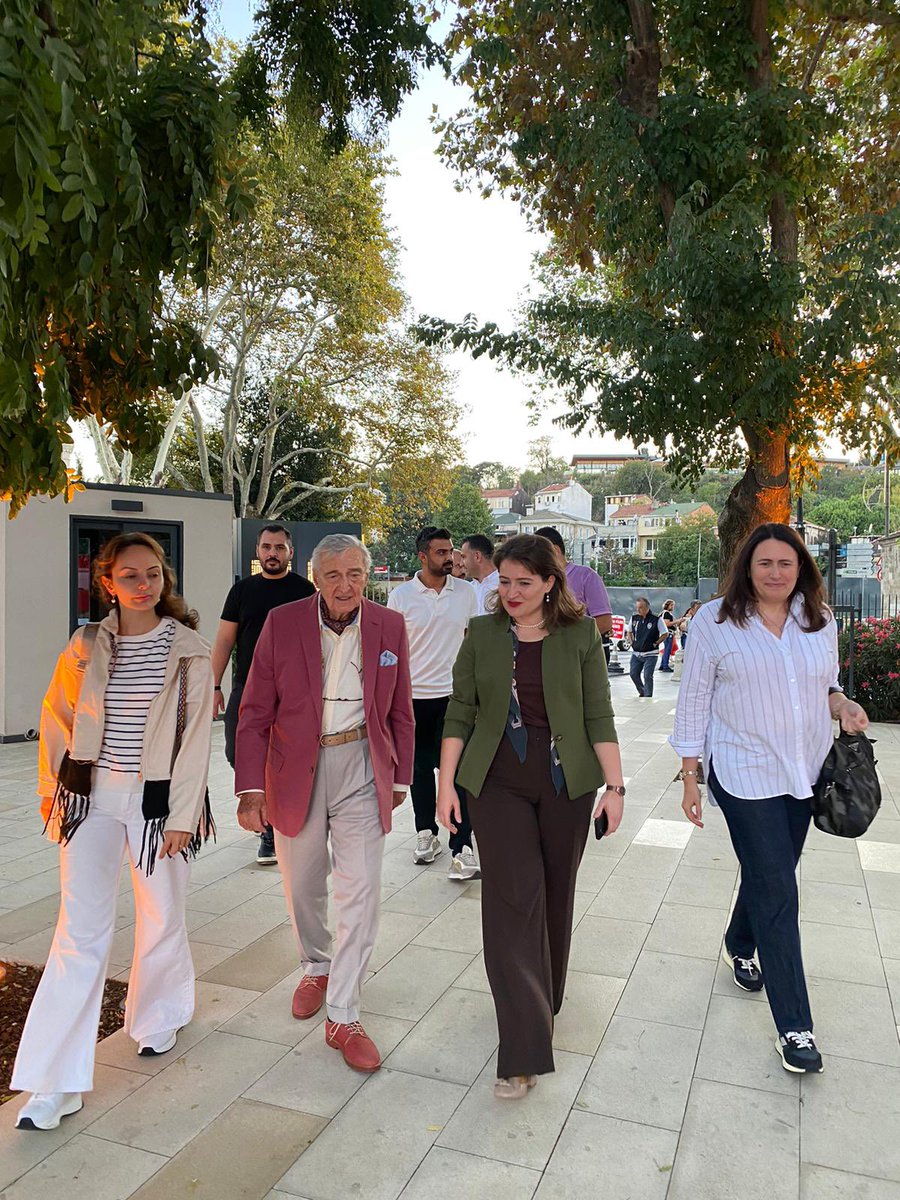 semainci10's tweet photo. “Bir Koleksiyoner Hikayesi”sergisini 
Galeri EYÜPSULTAN’da Koç Holding Yönetim Kurulu Onursal Başkanı Mustafa Rahmi KOÇ ile birlikte gezdik. https://t.co/GxxA779LgK