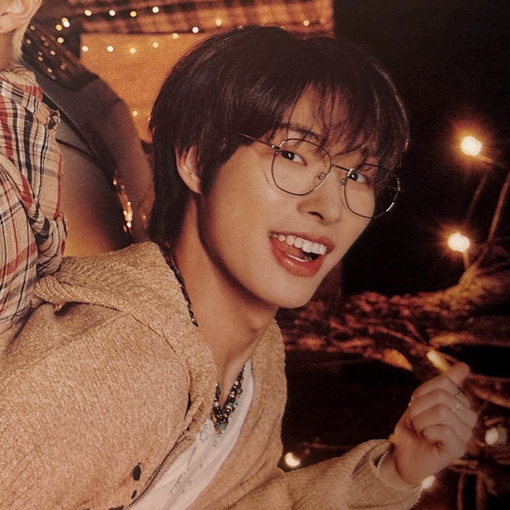 mingitxt's tweet photo. i love cute nerds!!!! https://t.co/Tuh38YhgWI