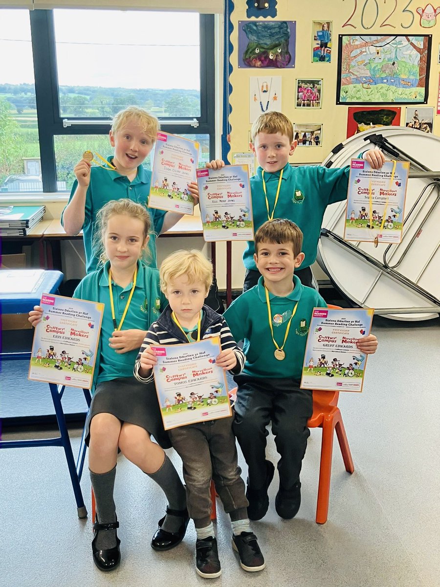 YsgPentrecelyn's tweet photo. Sialens Ddarllen yr Haf!📚📖⭐️ Da iawn chi!👏🏼

@LlyfrgellDinb https://t.co/TQqTcDATQe
