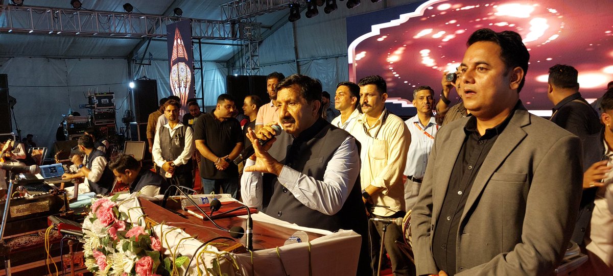DproUna's tweet photo. माता श्री चिंतपूर्णी महोत्सव को राज्य स्तरीय दर्जा, उप मुख्यमंत्री ने की घोषणा
250 करोड़ रूपये से होगा माता श्री चिंतपूर्णी मंदिर का सौंदर्यीकरण
अम्ब में बनेगा नया बस अड्डा
#chintpurniMahotsav
#DCMHP https://t.co/9FtIw1YEWt