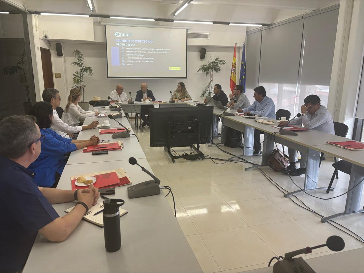 ConEspSantaCruz's tweet photo. El Embajador de España 🇪🇸 en Bolivia 🇧🇴, D. Fernando García Casas @GarciaCasasF, preside el directorio de la Cámara Oficial Española de Comercio e Industria en Santa Cruz en el @CFCESantaCruz 

@EmbajadaEspLPaz https://t.co/atiDjWYqJP
