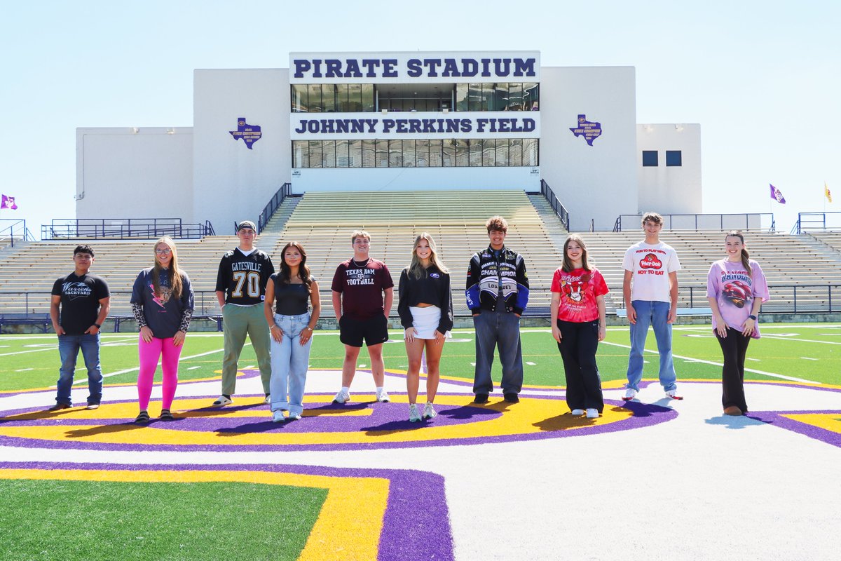 Granbury High School Homecoming Court 2024 💜💛👑

(L-R): Luis Ramirez-Ortiz, Karmyn Williams, Everett Brown, Cameron Magat, Phoenix Schultz, Jayden Dyer, Logan Robertson, Elliot Roe, Aiden Felton, Lilly Tyler

granburyisd.org/homecoming
