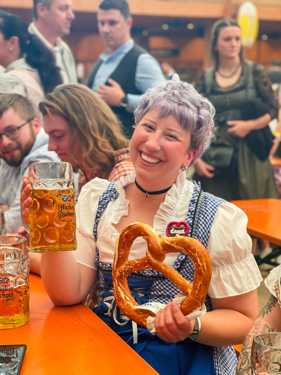 captainmadison's tweet photo. I don't speak German but I can if you'd like #Oktoberfest https://t.co/7J0vAufNAl