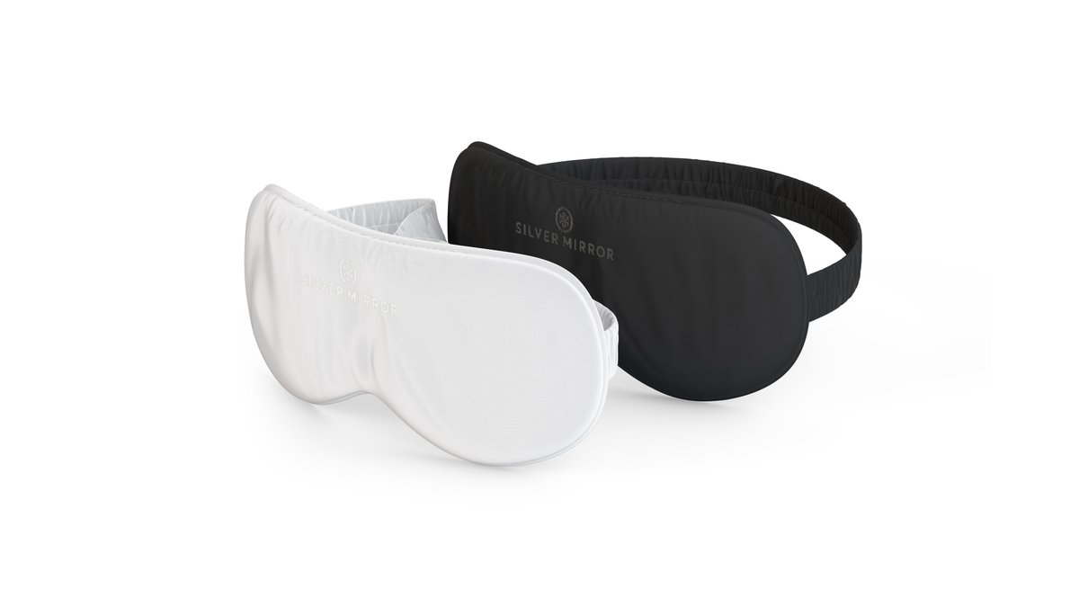 silvermirrorFB's tweet photo. Introducing NEW Silver Mirror #SilkSleepPillowcases and #SilkEyeMasks! 

Benefits of silk:
🌊Locks in moisture
🚫Avoids clogging pores
🦠Antibacterial
🌿Hypoallergenic
✨Reduces friction
🌡️Temperature Regulating

Invest in your beauty sleep! 
Link in bio https://t.co/8tKHOcLCZ8