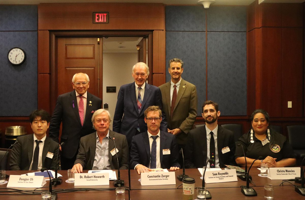 SenMarkey's tweet image. I was proud to co-lead a Senate Climate Change Task Force and @SEEC meeting on LNG exports. Witnesses from across the globe shared how Big Oil is exporting fossil fuels to keep up with a global demand that doesn't exist—just their demand for profits at the expense of communities.
