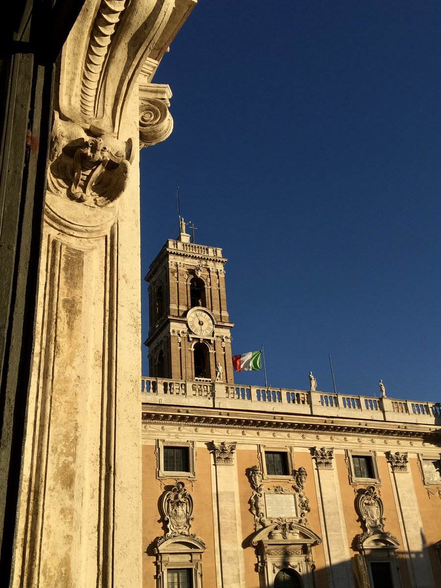 caputmundiHeidi's tweet photo. Tardo pomeriggio, luce #autunnale 🍂
Veduta del Palazzo Senatorio da Palazzo Nuovo… 

Musei Capitolini 

#Roma 🤍 https://t.co/LRJ3Gaw0jI
