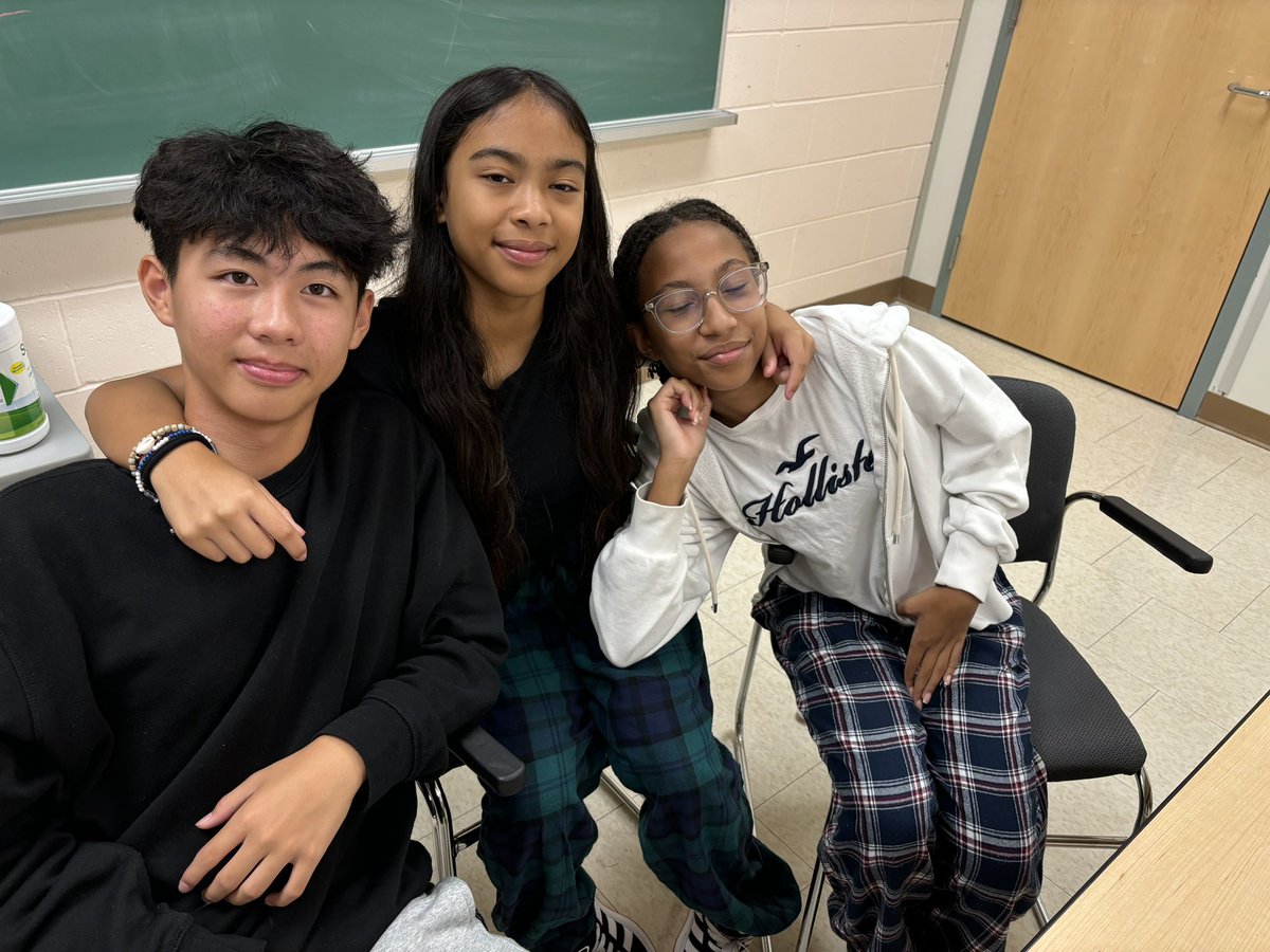 SRWS_YCDSB's tweet photo. Pajama Day @ SRWS! @laurasawicky @YCDSB https://t.co/YzlFgmSz4i