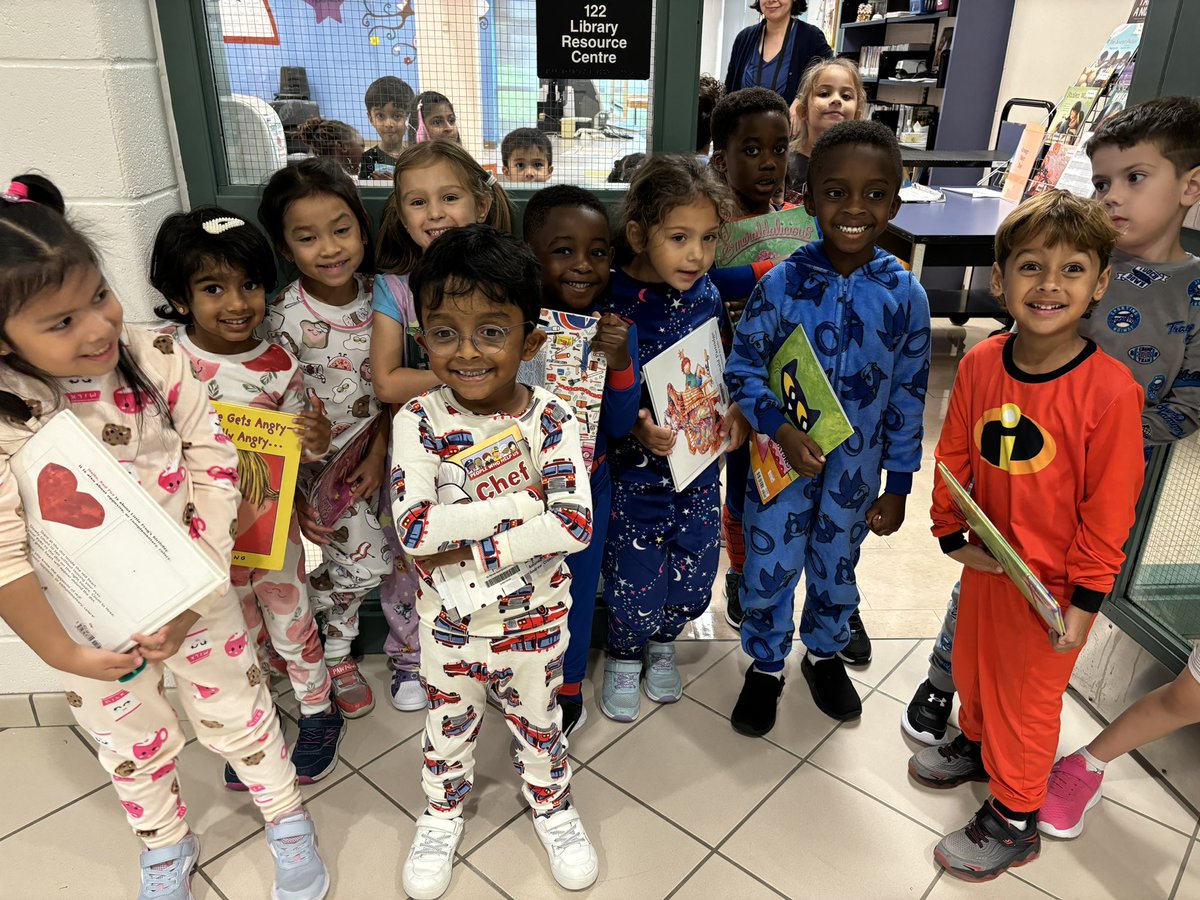 SRWS_YCDSB's tweet photo. Pajama Day @ SRWS! @laurasawicky @YCDSB https://t.co/YzlFgmSz4i