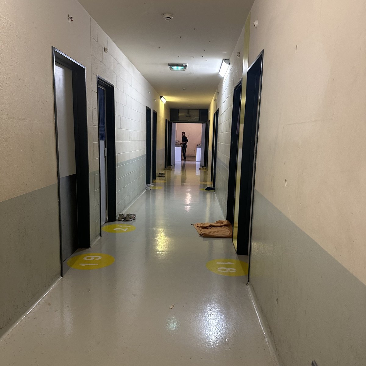 ALeaument's tweet photo. J’étais ce matin au centre de rétention administrative (CRA) de Vincennes pour contrôler les conditions de rétention, échanger avec les personnels et les personnes retenues.
1/4 https://t.co/YCCFUwdR1w