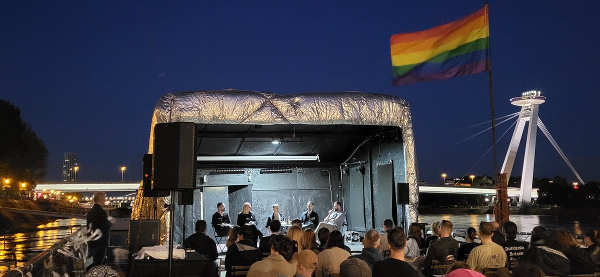 enzogolian's tweet photo. Krst knihy 'Spúšť' od Mareka Hudeca o teroristickom zločine na Zámockej skončil optimisticky, s odolnosťou, kt. je #LGBTI+ komunite vlastná (rozum a láska prevážia nad srač#ami)🌈
#pinkwhale #absynt @FilipTitlbach https://t.co/7eIY46TZDo
