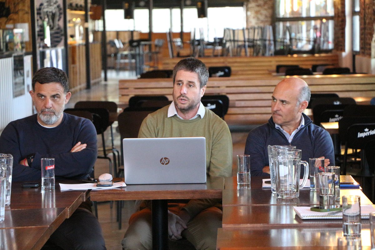 Intervención Barrial Focalizada: nos reunimos referentes de las áreas para evaluar resultados y continuar con más acciones en barrio Agote de #Rosario.
Seguimos llevando adelante tareas sociales y de prevención para brindar respuestas inmediatas a las problemáticas de cada barrio