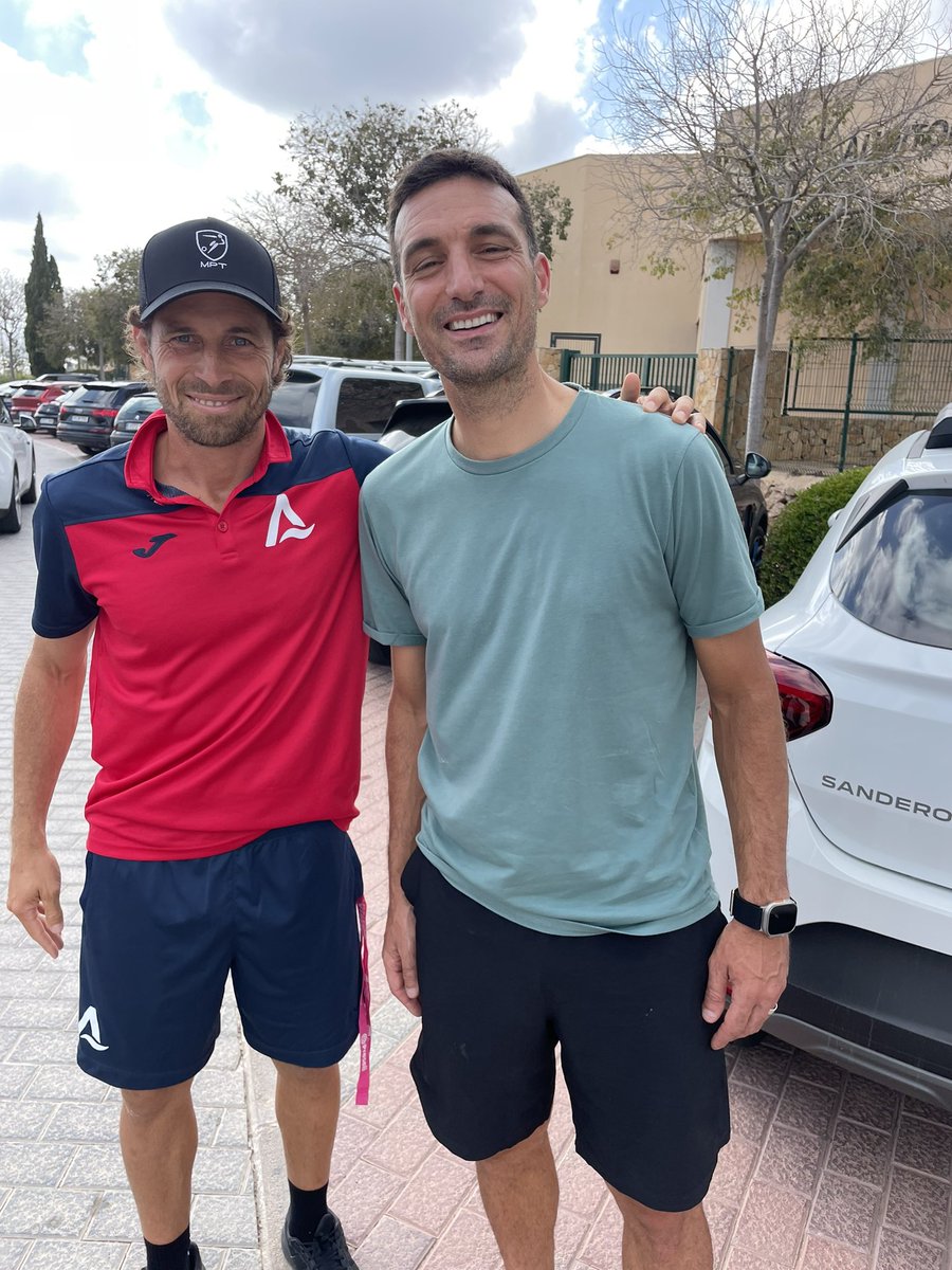 Sergio Torres (@sergio_torres08) on Twitter photo This guy is an absolute “Legend” for all us Argentinian!! Very nice and humble! Very happy to finally have a picture with Lionel Scaloni 🇦🇷♥️⚽️ This guy is an absolute “Legend” for all us Argentinian!! Very nice and humble! Very happy to finally have a picture with Lionel Scaloni 🇦🇷♥️⚽️