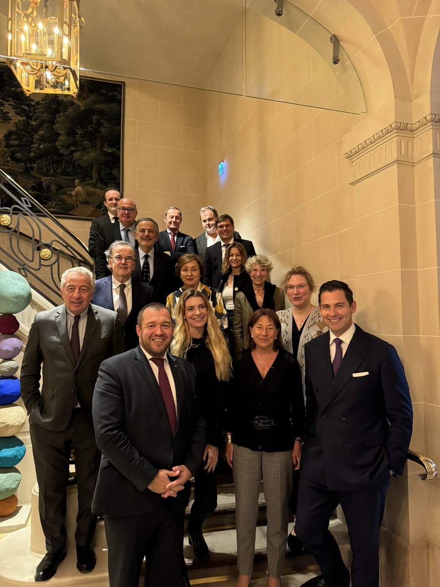 Catherine DUMAS (@catherine_dumas) on Twitter photo Merci aux personnalités parisiennes qui composaient le jury 2024 des #LumieresdeParis que je présidais ce midi <a href="/hoteldecrillon/">Hôtel de Crillon</a>. Le palmarès est sous embargo et il sera dévoilé lors de notre traditionnelle soirée de gala, début décembre. #RayonnementdeParis Merci aux personnalités parisiennes qui composaient le jury 2024 des #LumieresdeParis que je présidais ce midi <a href="/hoteldecrillon/">Hôtel de Crillon</a>. Le palmarès est sous embargo et il sera dévoilé lors de notre traditionnelle soirée de gala, début décembre. #RayonnementdeParis