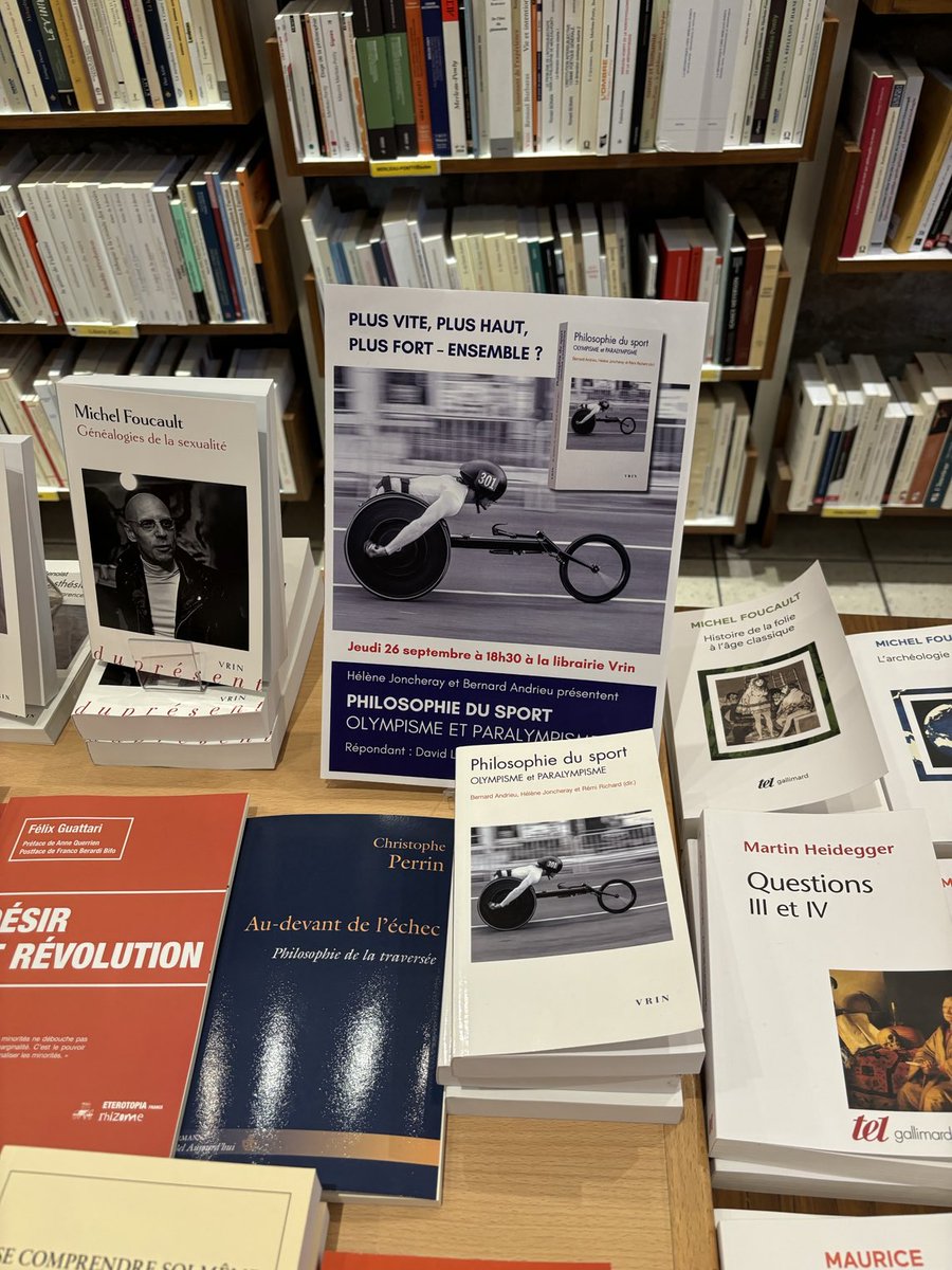 bandrieu59's tweet image. Beau dialogue chez ⁦@Vrin_Librairie⁩ sur la philosophie du sport avec notre éditrice Émilie Brusson, Hélène Joncheray ⁦@INSEP_PARIS⁩ et David Lorente ⁦@univ_paris_cite⁩ ⁦@Labo_I3SP⁩ ⁦@SFrPS⁩ ⁦@C3dStaps⁩