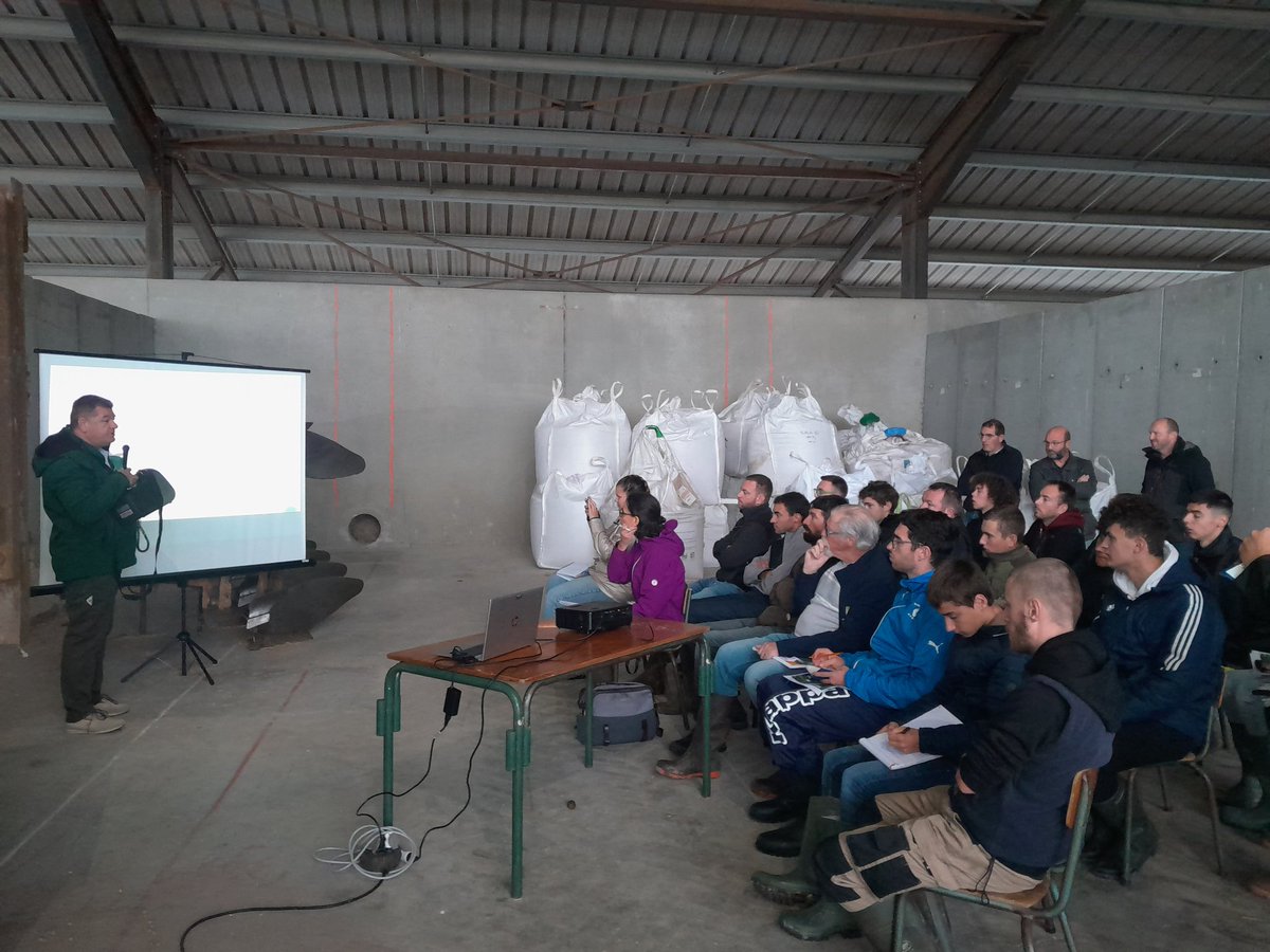 PrezeauJ's tweet image. Rallye bio 2024. @CAVAC_ @ChambagriPdL    ☔, merci à Damien et Florent pour le bâtiment, qui nous a bien été utile et à Frédéric pour la parcelle de démonstration des couverts végétaux.