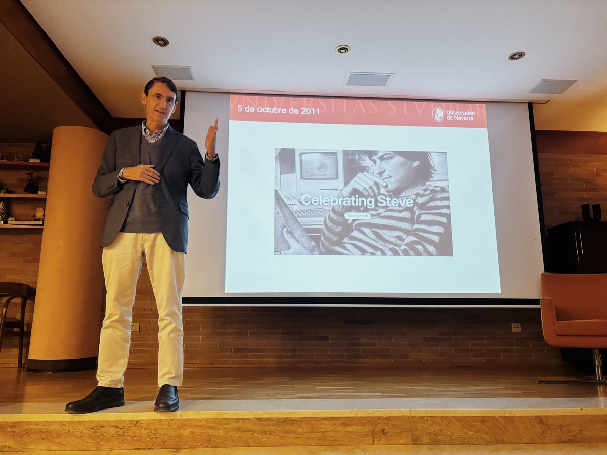 cmmendaur's tweet photo. “Think different”, eslogan de Apple📲. Hoy tenemos a @PerezLatre en nuestro Sillón Naranja 🍊 y ha venido a hablarnos de “Los mejores anuncios de la historia”. 

¡Muchas gracias @PerezLatre! 👏 https://t.co/fw2Me9Rwl7