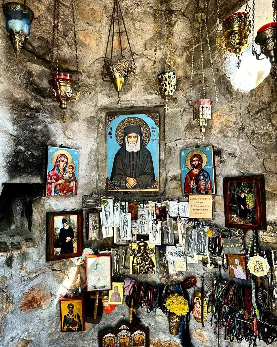 Angelina_Lina8's tweet photo. When God sees that we are proud and haughty, He allows temptations to appear in our lives.  He will remove them only when he sees that we have calmed down ☦️

Elder Paisius of the Holy Mountain https://t.co/yFfHOQQJT2
