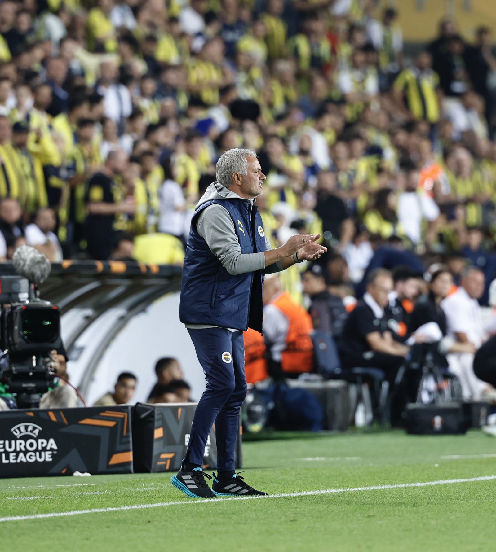 Mourinho kenarda