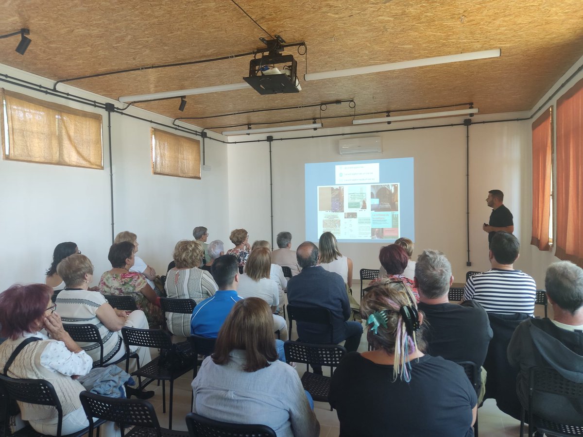 Os dejamos por aquí algunas 📸📸 de la #segundaparada de #lacatedrasobreruedas en San Jorge, Huesca. Una estupenda jornada donde pudimos conocer el proceso de construcción y el patrimonio de este pueblo de colonización. 
Gracias José María Alagón por tu magnifica ponencia