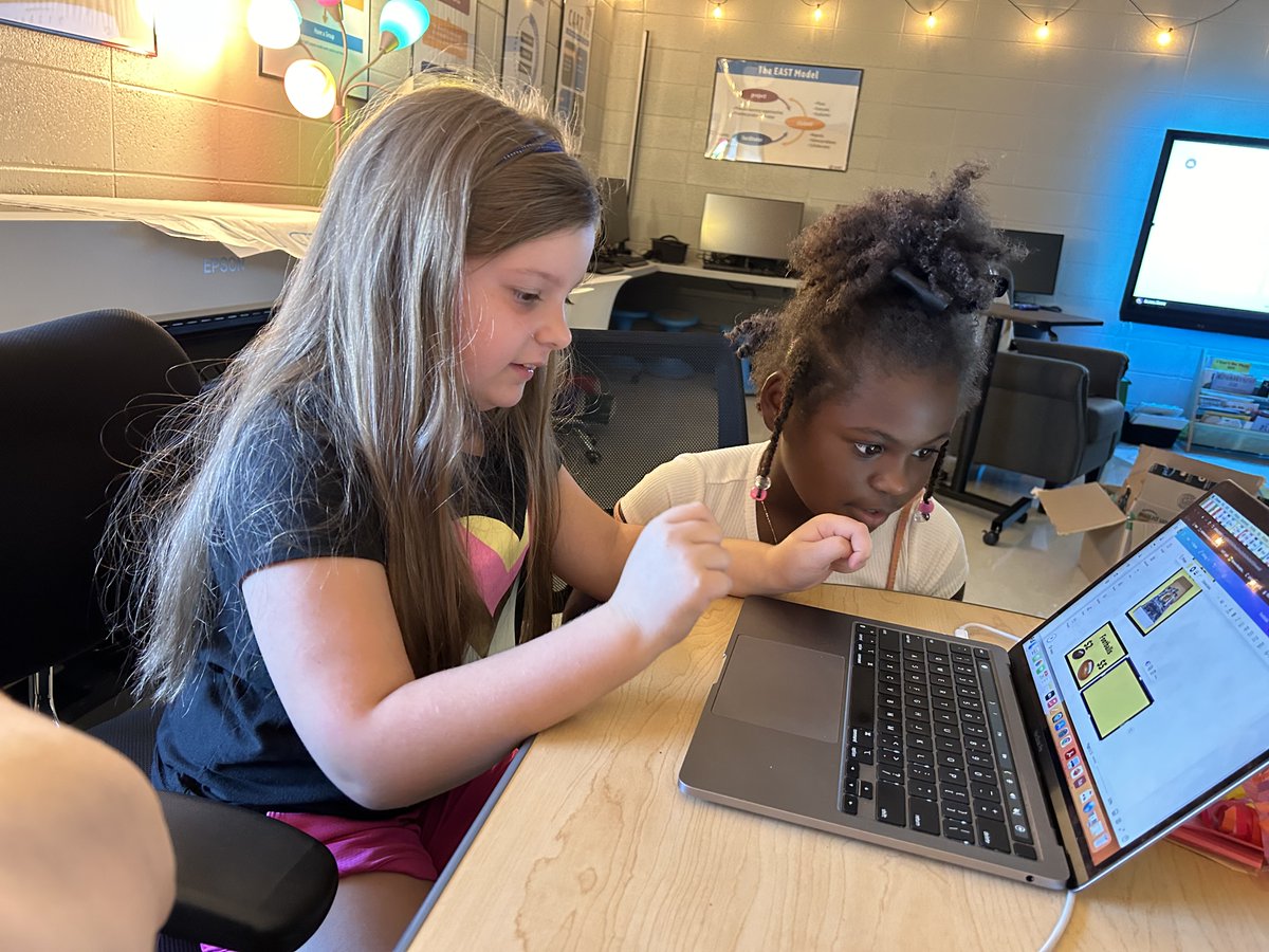 NettletonSTEAMe's tweet image. 🌟🌟Special Class Spotlight🌟🌟
Like our flyer for the Spirit Store? Thank these Eastlings who worked hard to take the photos and design the flyer in Canva!! They did a great job!! 🖤💛
#STEAMe #SpecialClassSpotlight