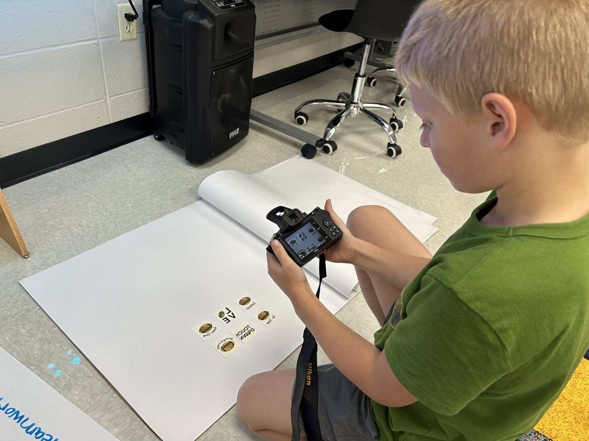 NettletonSTEAMe's tweet image. 🌟🌟Special Class Spotlight🌟🌟
Like our flyer for the Spirit Store? Thank these Eastlings who worked hard to take the photos and design the flyer in Canva!! They did a great job!! 🖤💛
#STEAMe #SpecialClassSpotlight