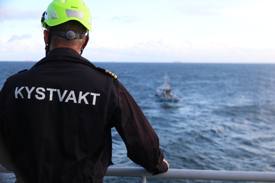 kystvakten's tweet photo. KV Sortland og KV Tor har deltatt på øvelse Nordisk i Danmark. Dette er en oljevernsøvelse i regi av Københavnsavtalen. Målet for øvelsen er samtrening mellom norske, svenske og danske enheter for å håndtere forurensning på havet. OV Ryvingen represtenterte Kystverket i øvelsen. https://t.co/aTKREtrxNt
