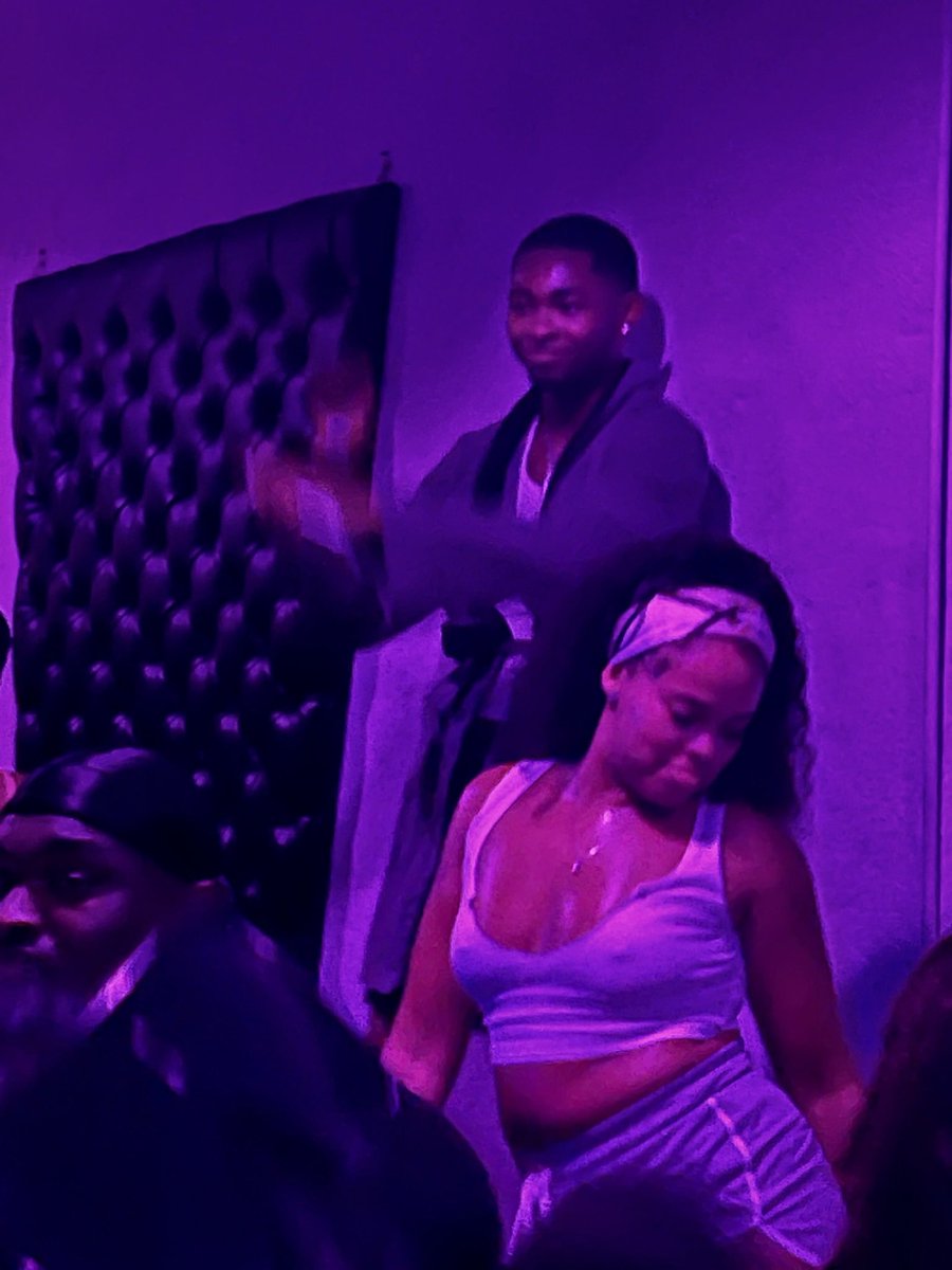 TDonyee's tweet photo. Painting a picture of a party I walked into where people was actually all Dancing ! https://t.co/O0ISLEfgDO