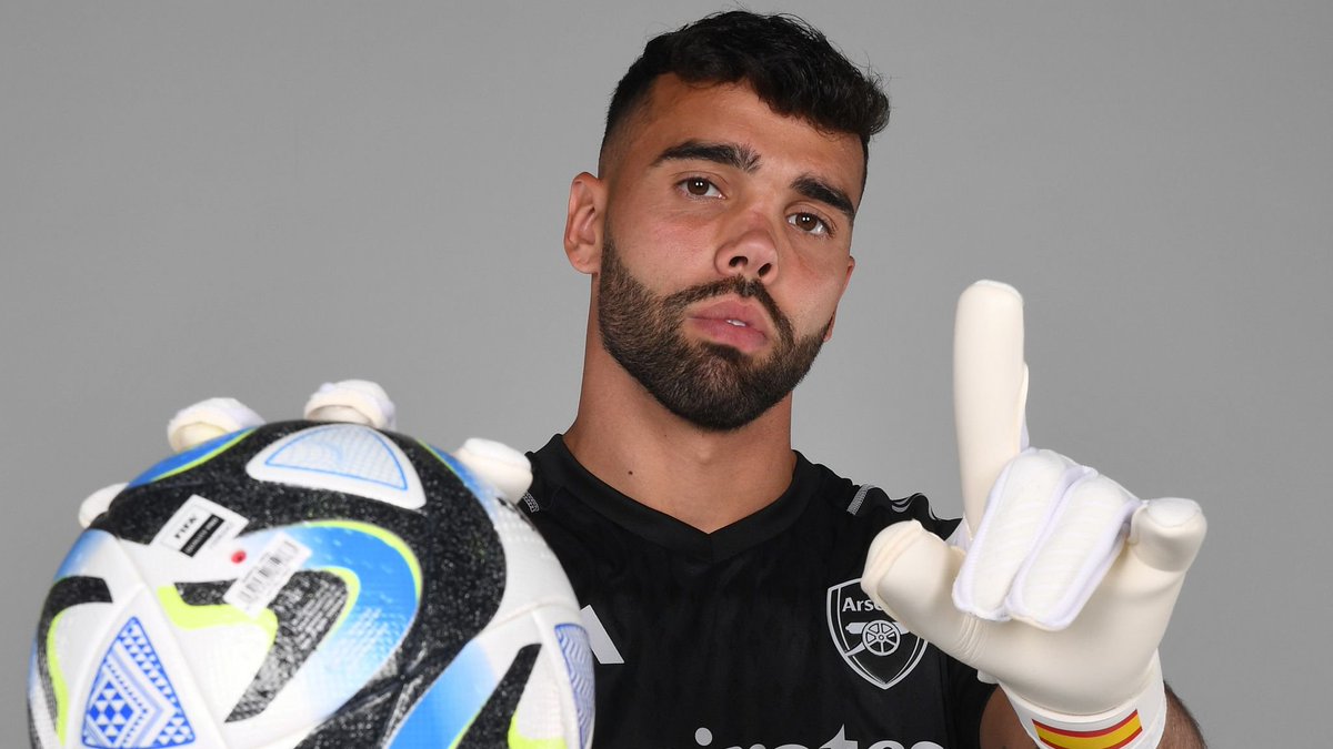 PadrizioRomano's tweet photo. La Real Sociedad no quiere quedarse sin portero tras la salida de Remiro 🇪🇸, por lo que rapidamente iría en buscar del guardameta, David Raya 🇪🇸 por un préstamo de 1 temporada por 10M + Jon Pacheco.

@PadrArsenal https://t.co/dCqhcyvdoY