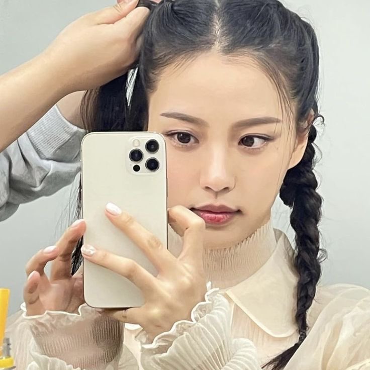 dearestvante's tweet photo. #taesi getting dolled up https://t.co/00D6Qn4Bcv