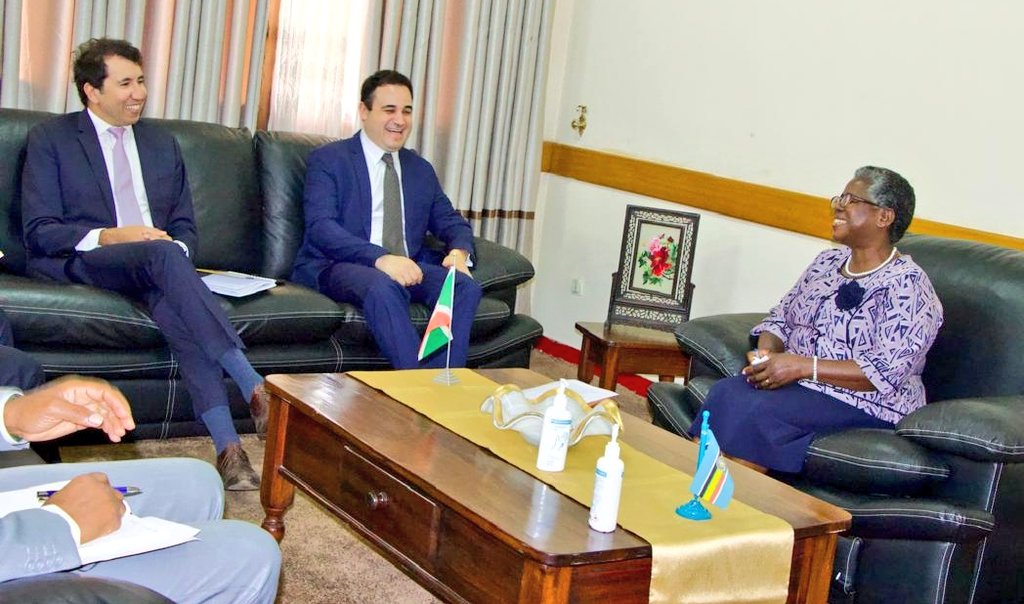 msp_burundi's tweet image. Ce 26.09.2024,Le ministre en charge du @mspls_bdi Dr @Lydwinebara a reçu en audience Mr Wimmer Michael, Ambassadeur du Royaume de Belgique au Burundi, accompagné d’une délégation de @EnabelauBurundi.

@BelgiumInBuja