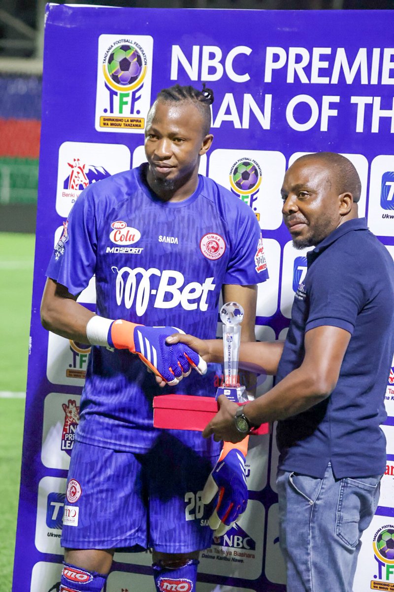 azamtvtz's tweet photo. #MzizimaDerby Nyota wa mchezo ni golikipa wa Simba, Moussa Camara...

FT: Azam 0-2 Simba (Ateba 15', Ngoma 47')

  #AzamSports1HD 
#NBCPremierLeague #NBCPL #LigiKuuYaNBC #SisiNiSoka #MzizimaDerby #AzamFC #SimbaSC #AzamSimba https://t.co/tL6PHpsMVF