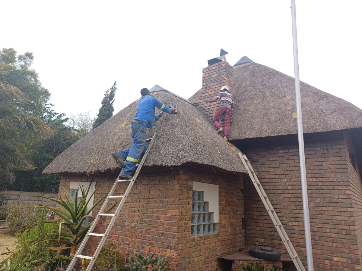 Buildtoimpress's tweet photo. Our thatched roof repair job in Alberton.
#thatchedroof #buildtoimpress https://t.co/owKHNhiLtU