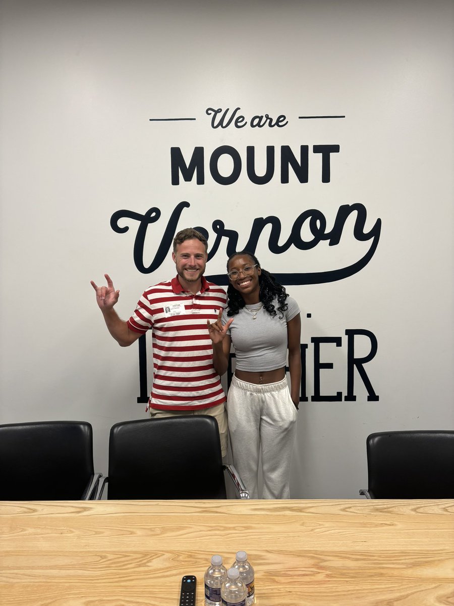 K_reynold_s's tweet photo. Thank you so much to @lanefletch11 and @RaginCajunsTRK for visiting me at my school today. I truly enjoyed our conversation and can’t wait to keep in touch. https://t.co/gBPKvJ7NQG