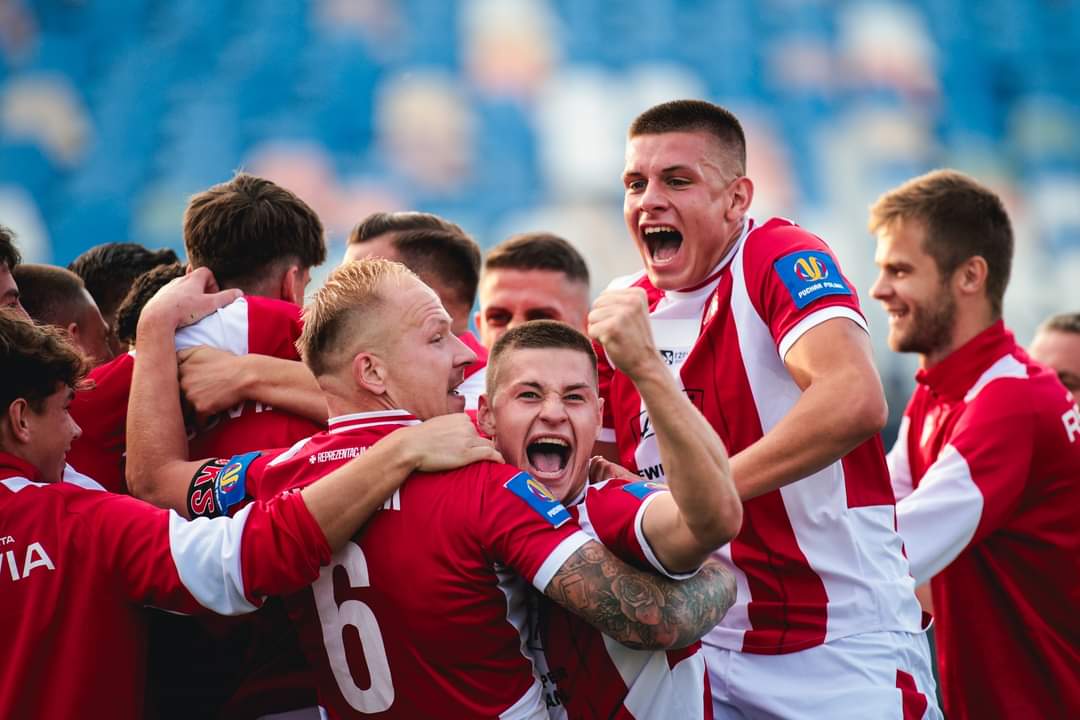 cwksresoviapl's tweet photo. La La La La La 𝐓𝐘𝐋𝐊𝐎 𝐑𝐄𝐒𝐎𝐕𝐈𝐀! 🎶🔥⚪🔴

Sponsor meczu #RESLPO: @HugeTECHRzeszow 🤝 https://t.co/nuZ43dxafX