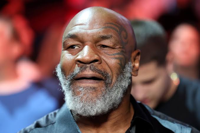 Efsane boksör Mike Tyson CNBC'de Filistin'e desteğini ve boykotun önemini muhteşem bir misalle anlattı :

"Son olarak canlı yayını bahane bilerek bir kaç şey söylemek istiyorum. Biliyorsunuz aylardır Filistin topraklarında işgalci faşist İsrail rejimi tarafından bir soykırım