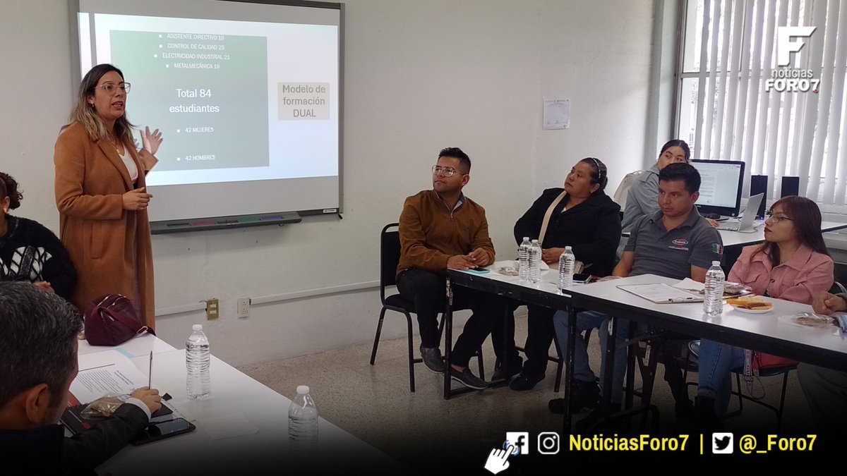_almomento's tweet photo. 📌 #Ahora
Inicia Tercera Reunión de Vinculación Conalep Tizayuca 178.

Asisten el director general de Conalep Hidalgo, Abel Rojo Muñoz; la directora de este plantel, Lety Cuatepotzo Pérez y la presidenta de CANACINTRA Tizayuca, Claudia Flores Rodríguez.

🤳 #NoticiasForo7 https://t.co/S0x9lyxeIw