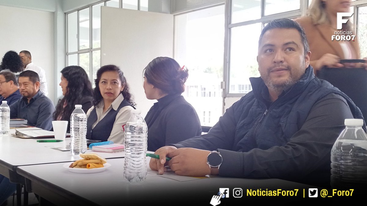 _Foro7's tweet photo. 📌 #Ahora
Inicia Tercera Reunión de Vinculación Conalep #Tizayuca 178.

Asisten el director general de Conalep Hidalgo, Abel Rojo Muñoz; la directora de este plantel, Lety Cuatepotzo Pérez y la presidenta de CANACINTRA Tizayuca, Claudia Flores Rodríguez.

🤳 #NoticiasForo7 https://t.co/xmjoq4GALU