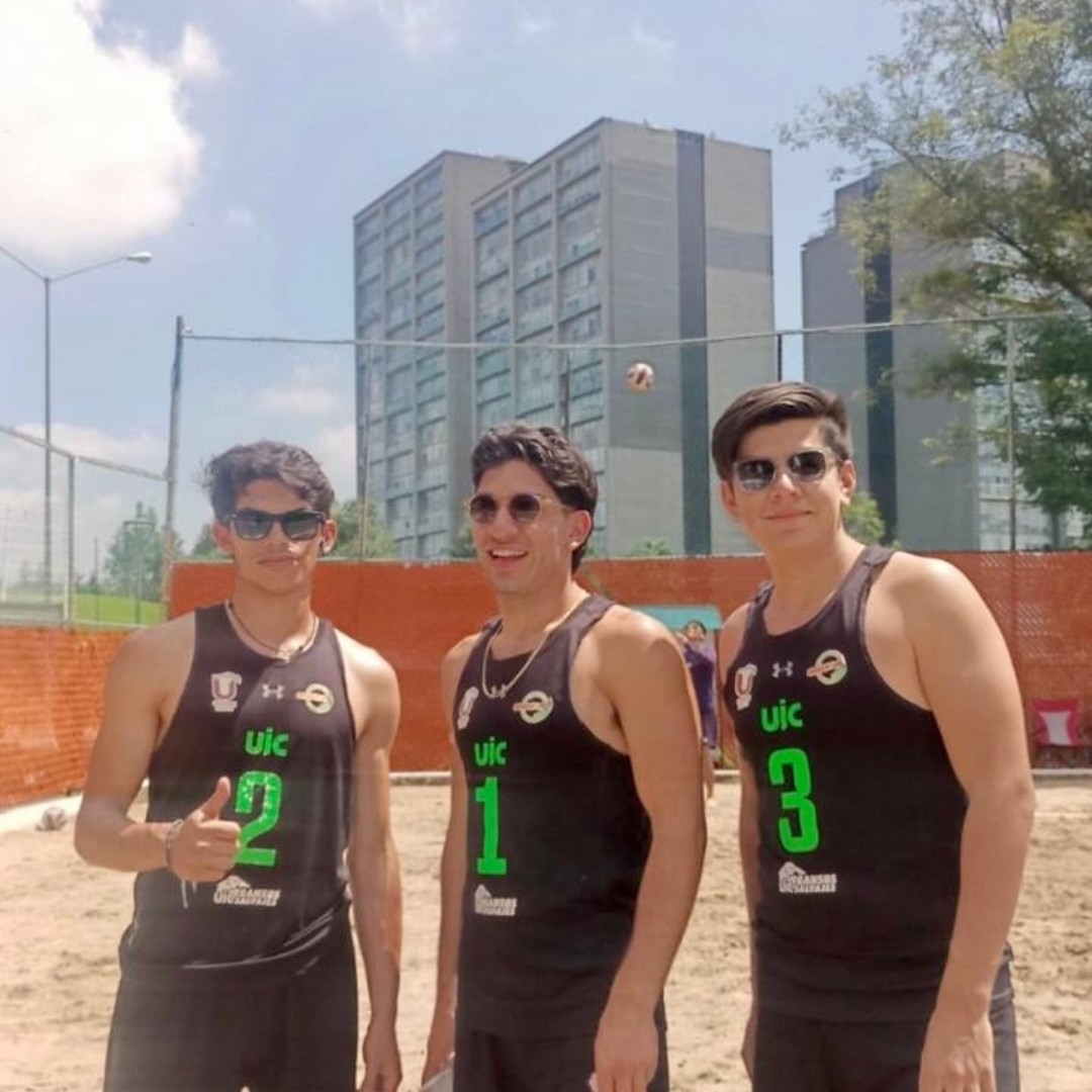 uicmx's tweet image. ¡Felicidades a nuestro equipo varonil de voleibol de playa #UIC por su 3er lugar en el torneo clasificatorio de la zona centro #CONADEIP! 🥉🏐
¡Un logro que nos llena de orgullo y demuestra su gran esfuerzo! 🙌
