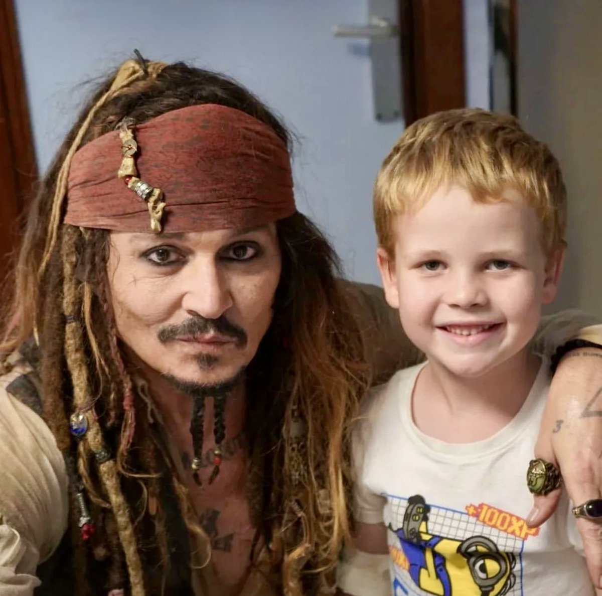 Depphead4ever_'s tweet image. Captain Jack visited the children’s hospital in Donostia  today! My heart is full🥹 #JohnnyDepp #CaptainJackSparrow #POTC