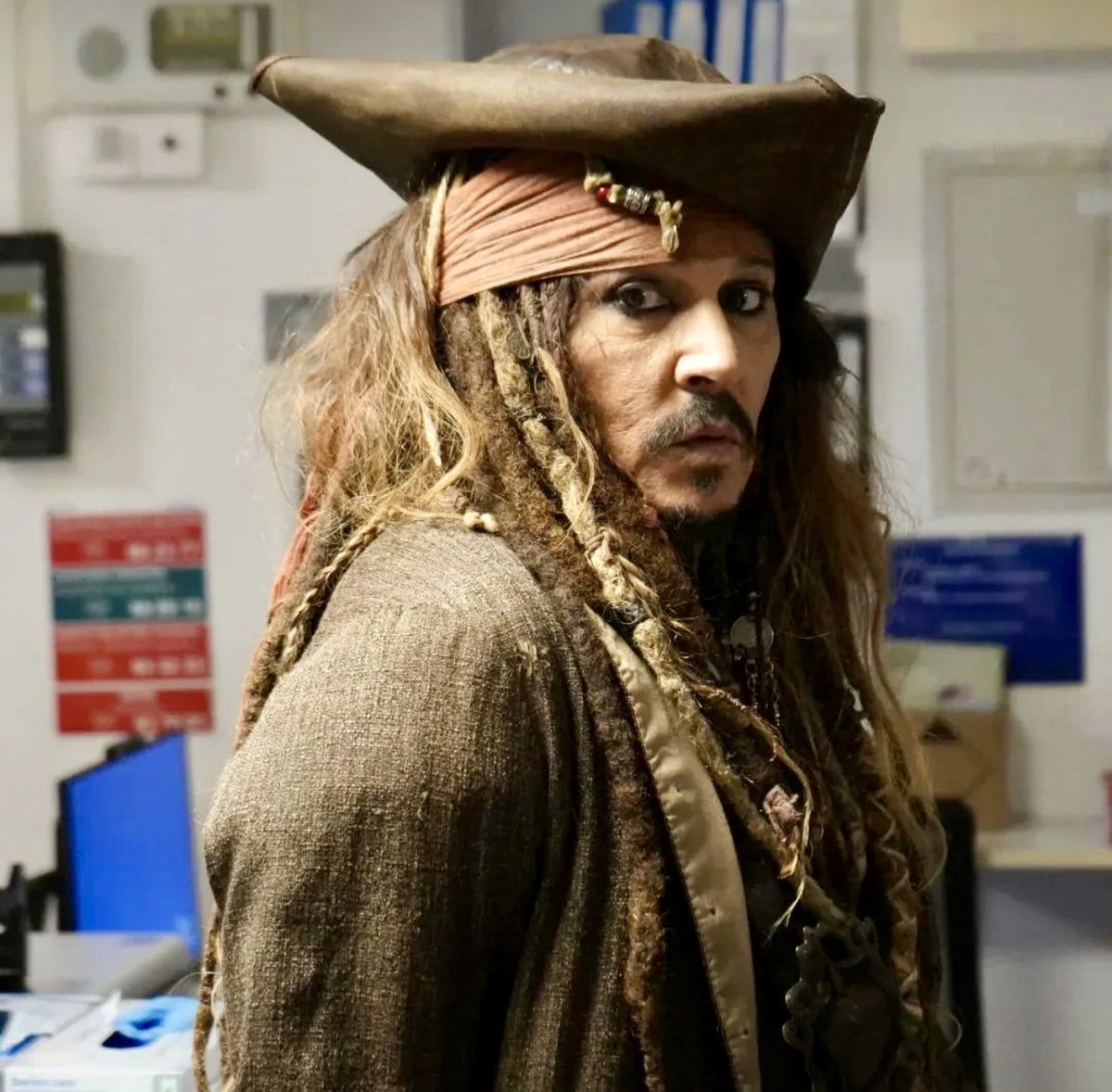 Depphead4ever_'s tweet image. Captain Jack visited the children’s hospital in Donostia  today! My heart is full🥹 #JohnnyDepp #CaptainJackSparrow #POTC