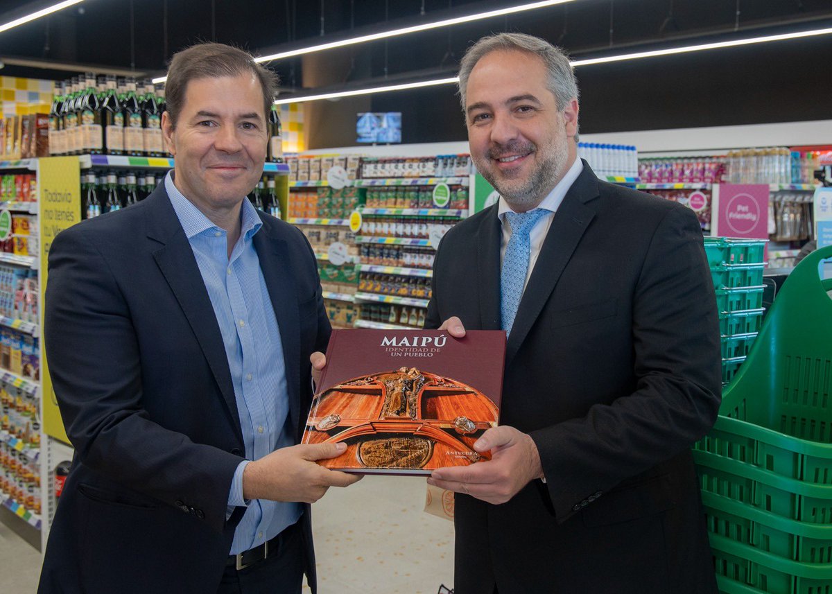 MatiasStevanato's tweet photo. 🆕 Participamos en la inauguración de un nuevo Vea Exprés en Luzuriaga.

💫 Es muy satisfactorio ver cómo grandes empresas como Cencosud siguen apostando por el departamento, impulsando el empleo genuino y fomentando el desarrollo económico de la región. https://t.co/90BoeVh3Va