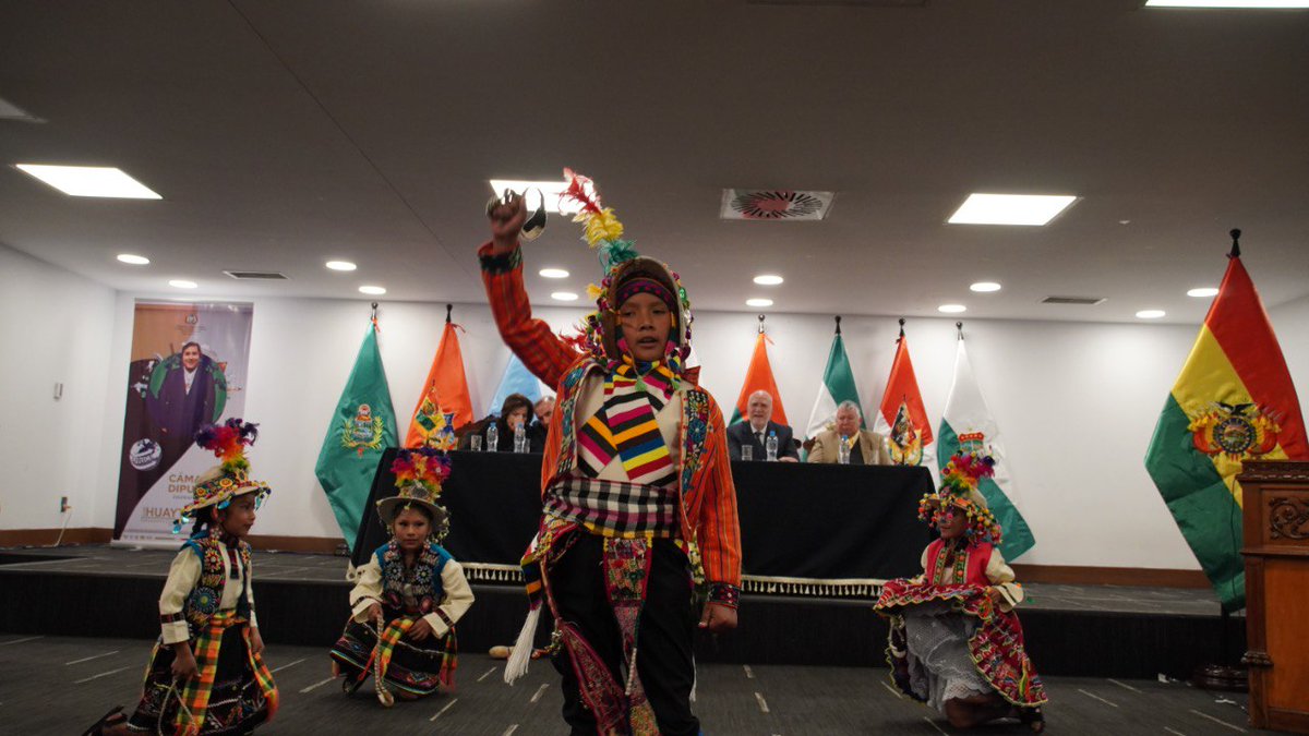 Emb. en Bolivia tweet media