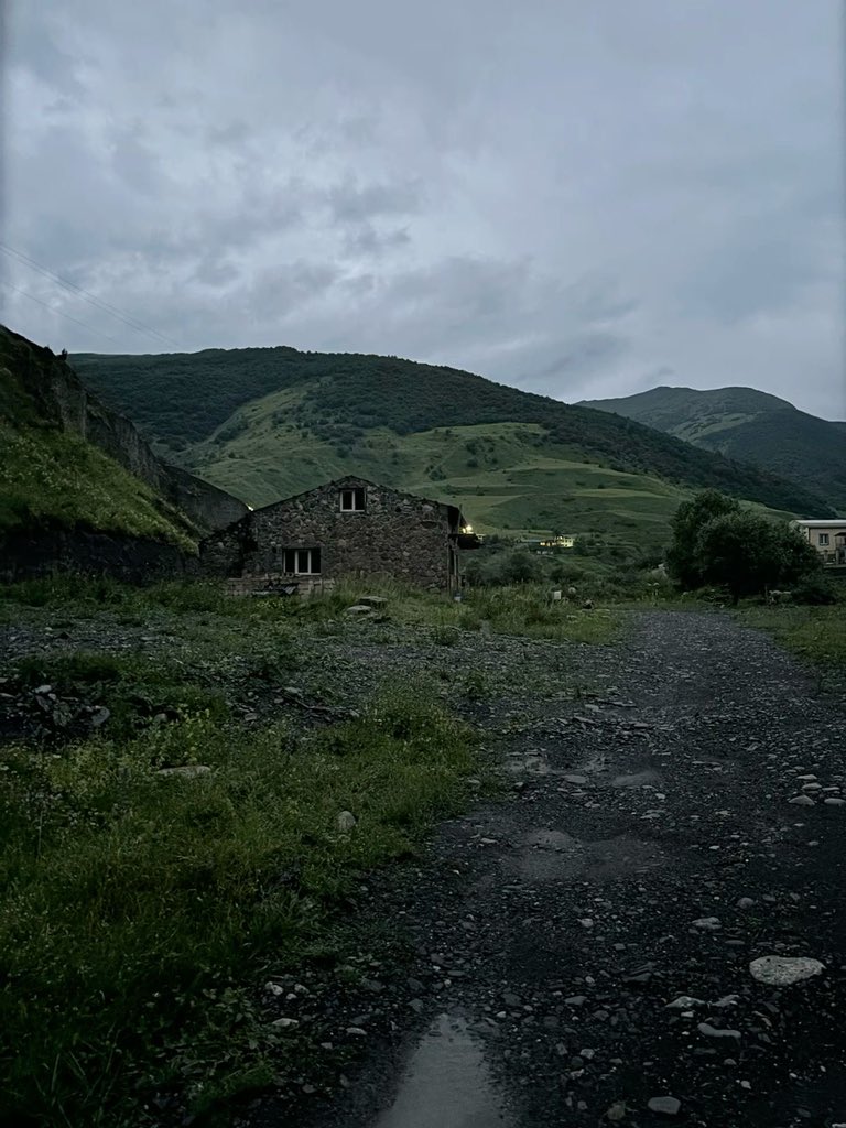 deviIivhangxl's tweet photo. très vert, très architecture franco-italienne, très moi. https://t.co/qpwivxQR4r