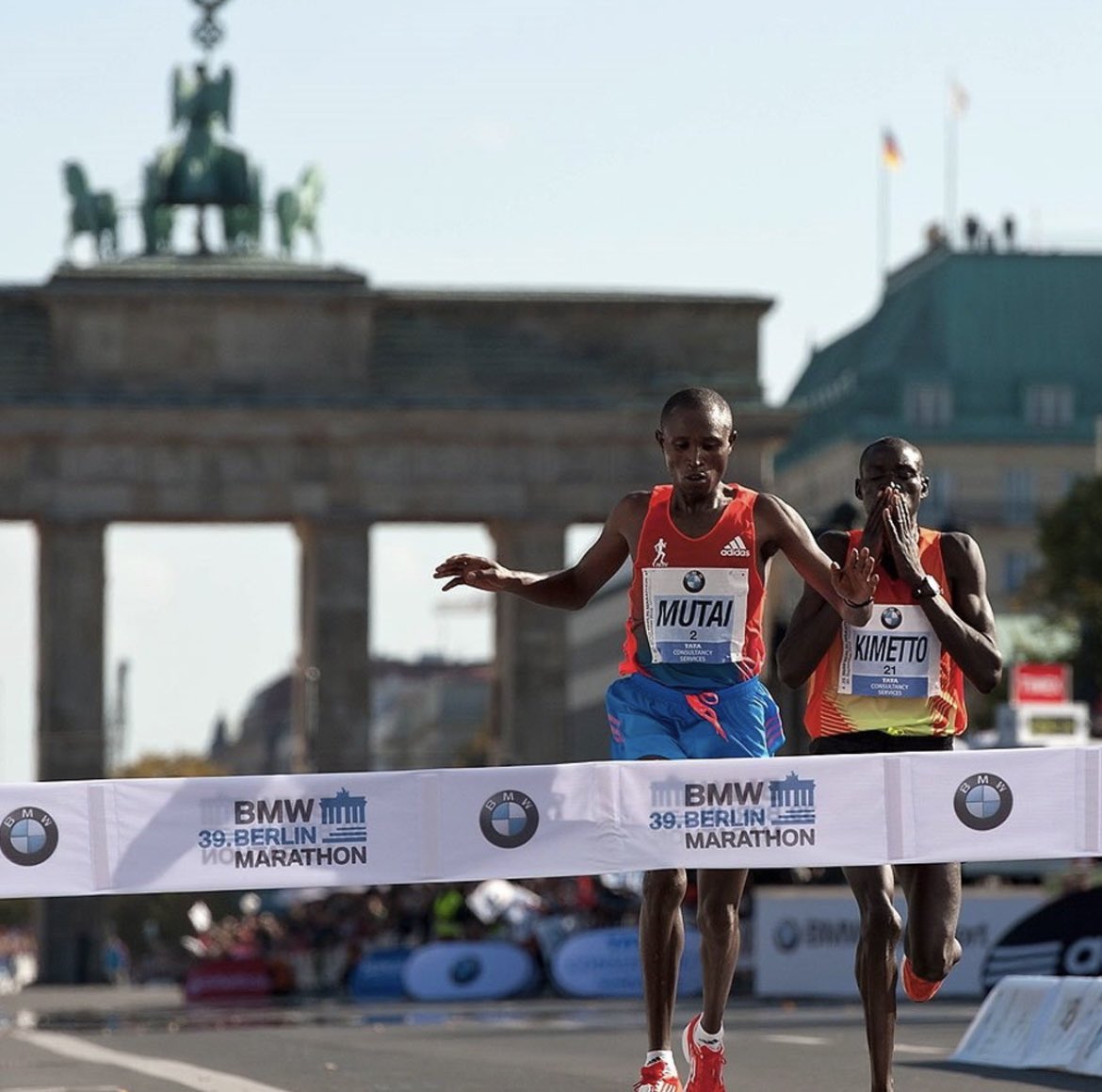 Throwback to the legendary 2012 Berlin Marathon! 🏃‍♂️✨​

Geoffrey Mutai and Dennis Kimetto crossed the finish line just one second apart, showcasing the true spirit of teamwork.

#TeamVolare <a href="/berlinmarathonE/">BMW BERLIN-MARATHON</a>