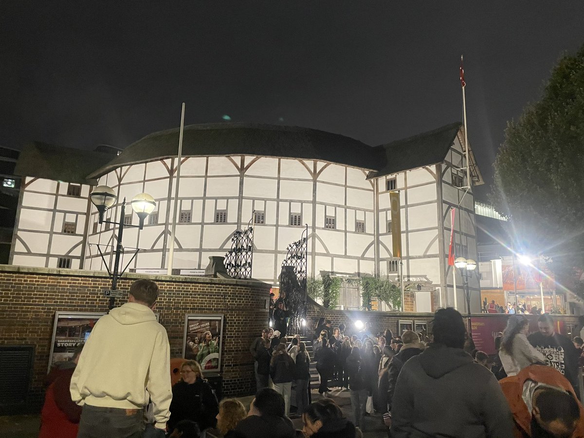 LRoss1810's tweet photo. From a trip to @The_Globe to watch TTOTS and participate in incredible dialogue around GCSE assessment to now watching @FunkyPedagogy deliver some inspiring Julius Caesar CPD to our amazing English team at @CarltonBolling. I am buzzing to get stuck into some Shakespeare now👏🏼 https://t.co/CsUpdSvz75