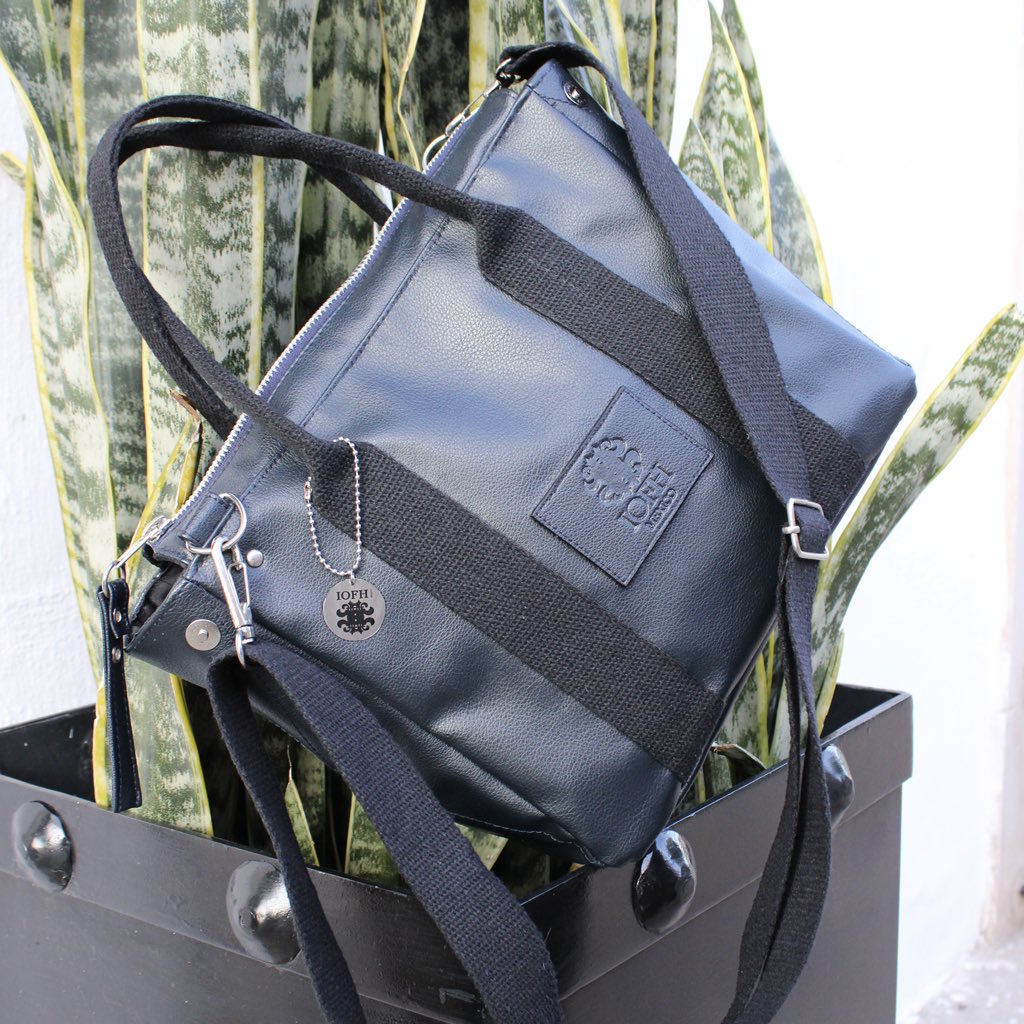 IOFHM's tweet photo. CULTURE BAGS N.25 
Conoce nuestro clásico de IOFH un bolso clásico , añade versatilidad a tu look con nuestro bolso #crossbody #diseñomx #mexicandesign #luxurymen #menswear #diseñomexicano #bags #diseño #laroma https://t.co/l4lNsT5f0b