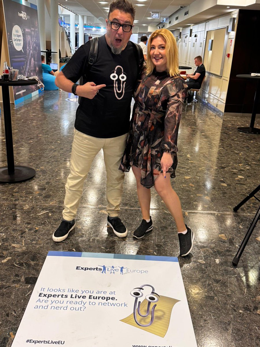 Of course <a href="/TheClippy/">Clippy</a> was receiving lots of love at #ExpertsLiveEU

Great you joined us <a href="/stephenlrose/">Stephen L Rose (he/him)</a>!

#Clippy 💙
#CommunityLuv